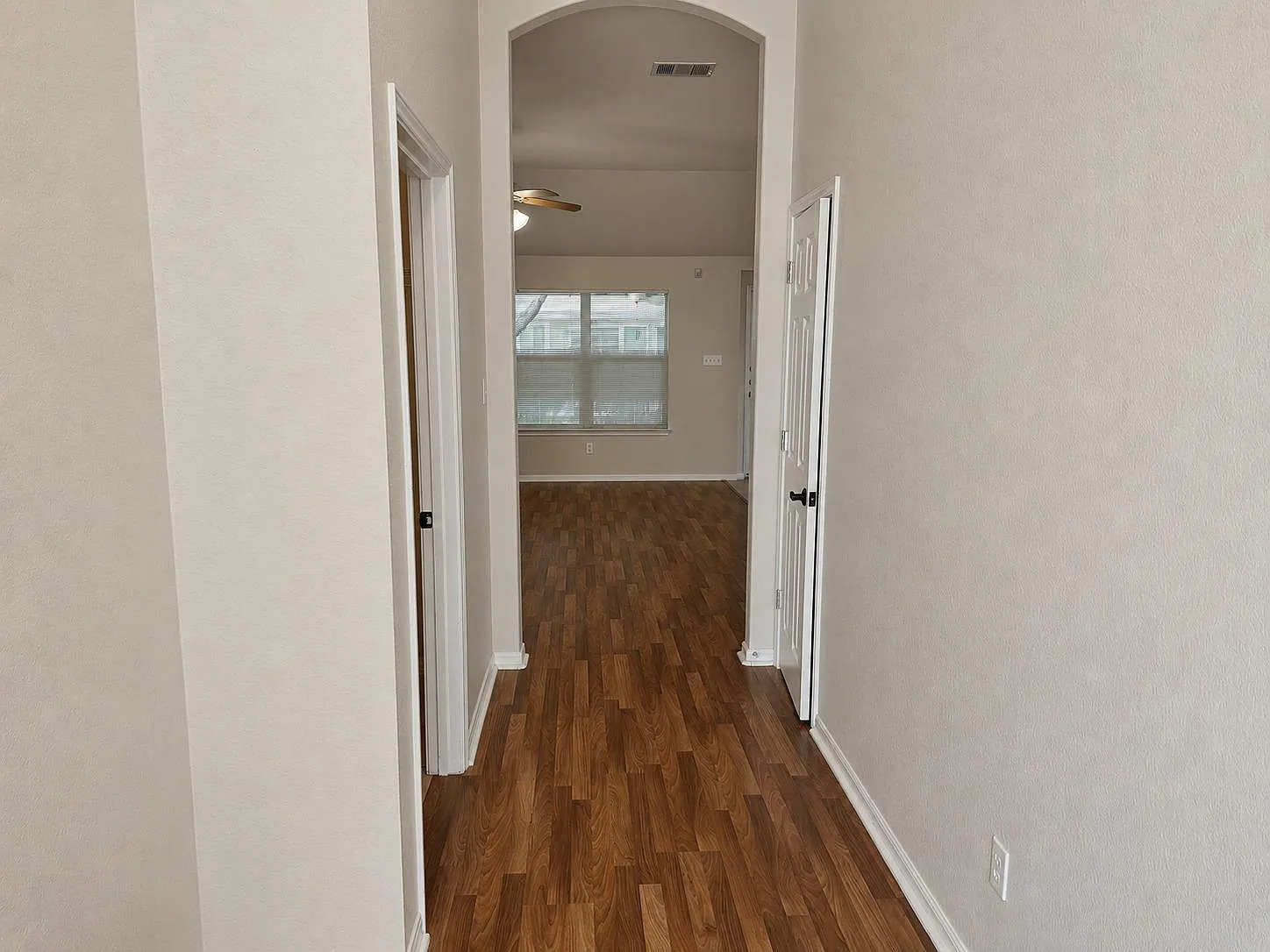 3 bed, 2.0 bath, 1379 sqft, $1,895 — Photo 3