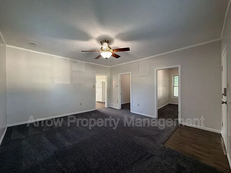 2 bed, 1.0 bath, 752 sqft, $1,300 — Photo 3