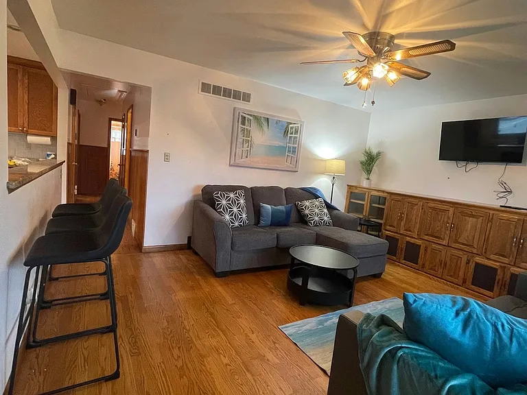 1501 W Foster Ave — Photo 9