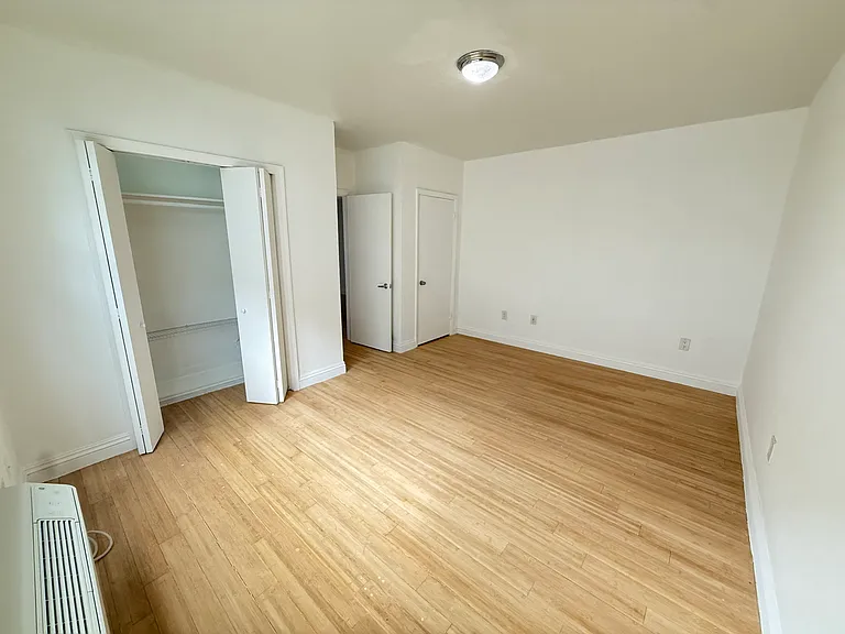 6930 Rue Vendome #3 — Photo 11
