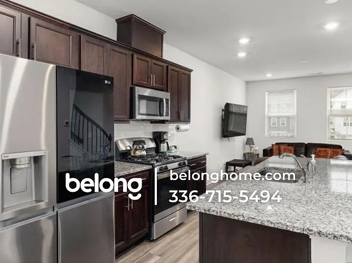 3 bed, 3.5 bath, 1785 sqft, $1,955 — Photo 2