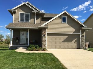 1415 93rd St, West Des Moines, IA 50266
