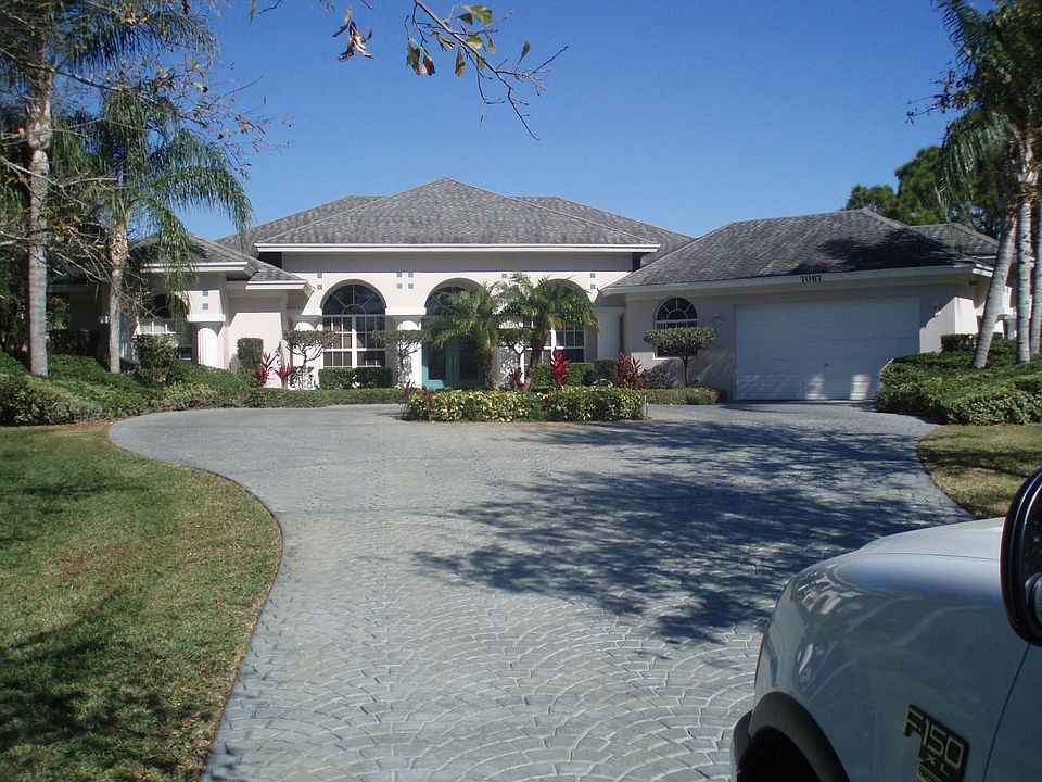 Front view of home