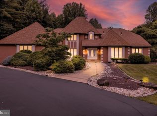 16 Grouse Point Cir, Shillington, PA 19607