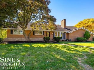 781 Fairford Rd, Grosse Pointe Woods, MI 48236