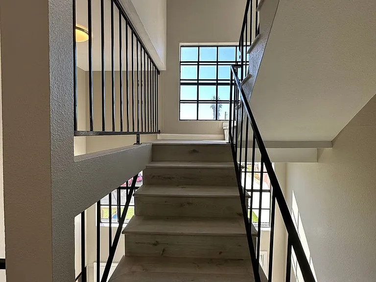 455 E St #4 — Photo 11