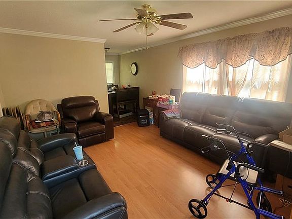 3rd image of 2215 Bertie St