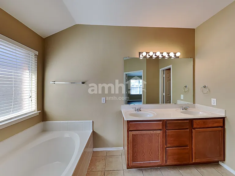 15500 Yarberry Dr — Photo 13