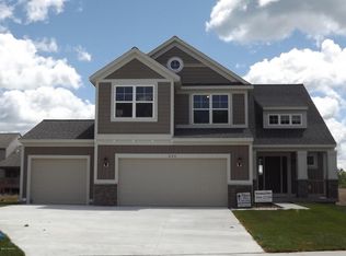 530 Highlander Dr NE, Rockford, MI 49341