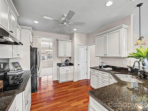 5th image of 3043 Burgess Dr