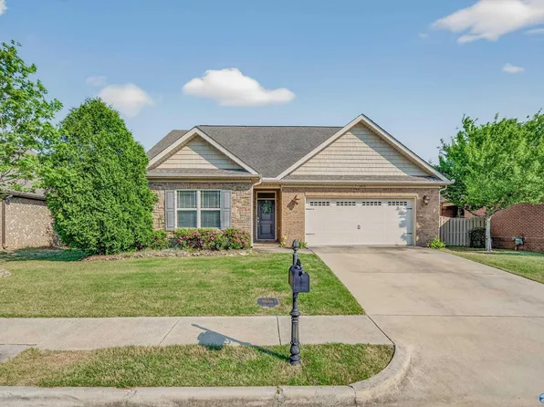 3015 Mallard Point Dr SE, Owens Cross Roads, AL 35763