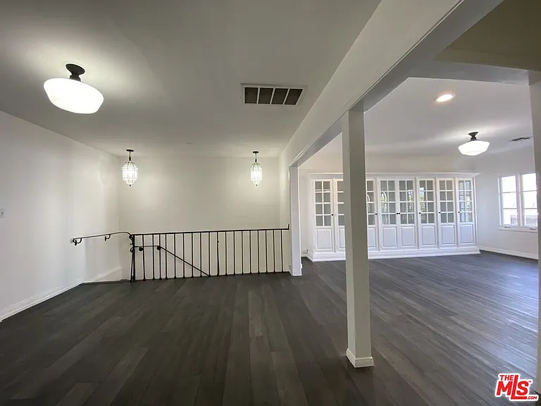 619 S La Brea Ave #2 — Photo 20