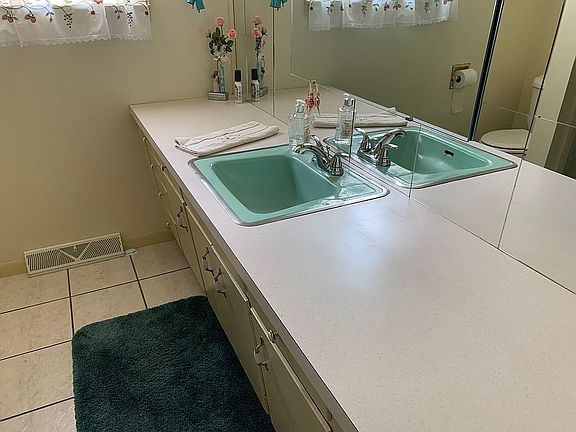 5th image of 3315 Catalina Dr