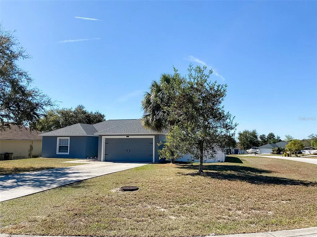 4 bed, 2.0 bath, 1422 sqft, $2,250 — Photo 2