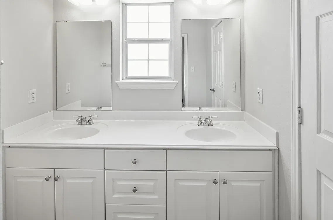 4 bed, 2.0 bath, $3,300 — Photo 2