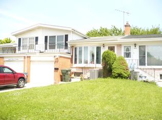 8907 Robin Dr, Des Plaines, IL