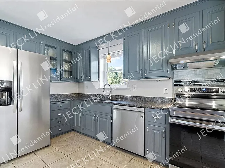 8406 Freestone Ave — Photo 12