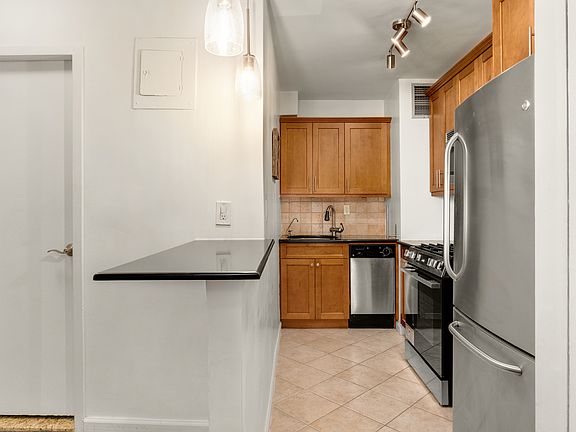3rd image of 220 E 54th St APT 8N
