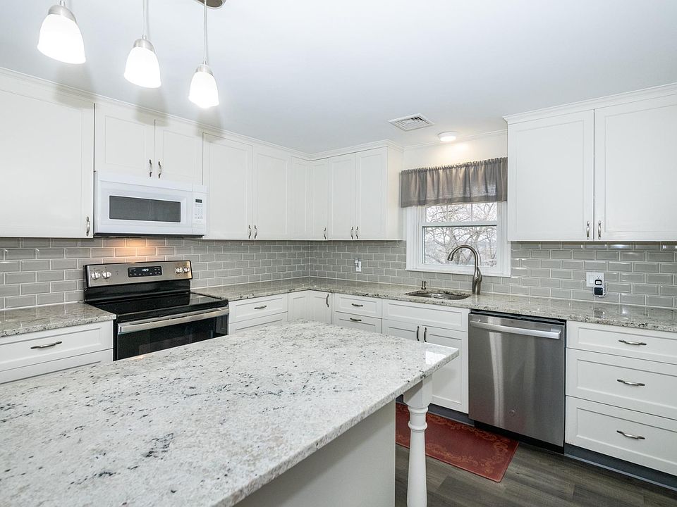 1st image of 118 Knollwood Ave APT 2