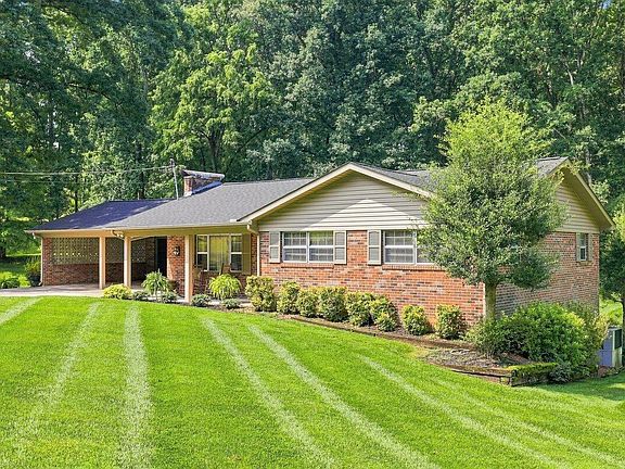 3rd image of 723 Whippoorwill Dr