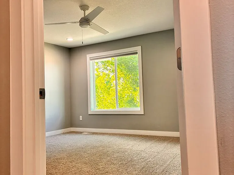 750 SE Westown Pkwy — Photo 21