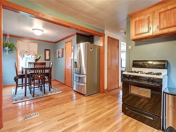 4th image of 217 Desilva St