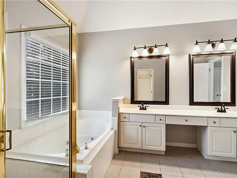 2065 N Bethany Creek Dr — Photo 40