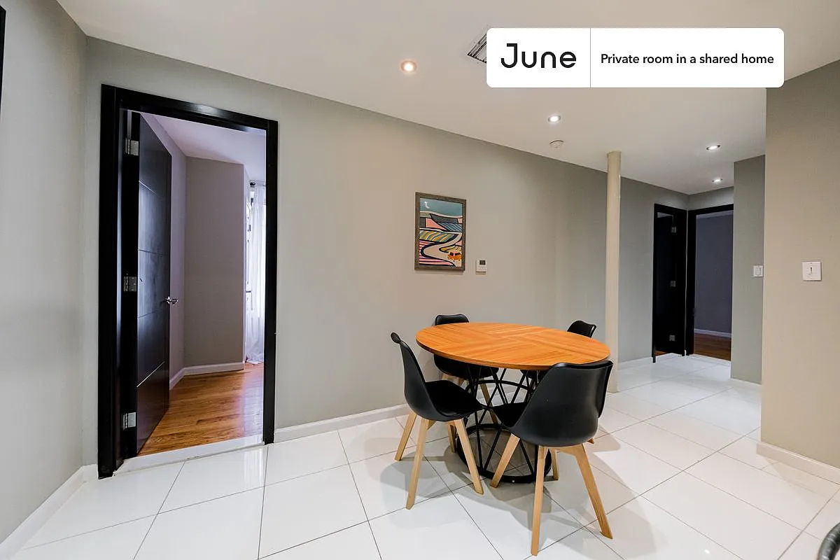 Full bedroom in 4 bed/2 bath home in Upper West Side #1827 C — Photo 4