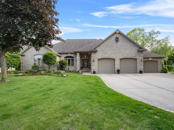 1088 Huntington Way, Suamico, WI 54173