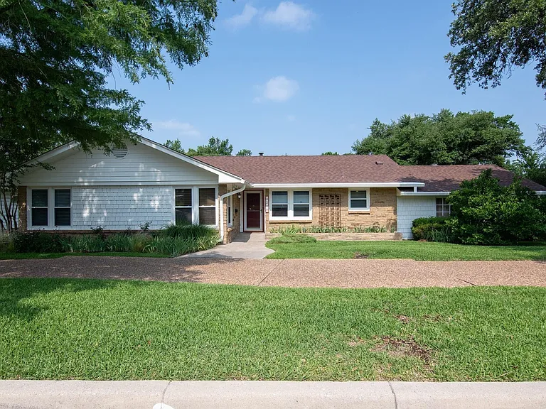 4240 Westmont Ct — Photo 36