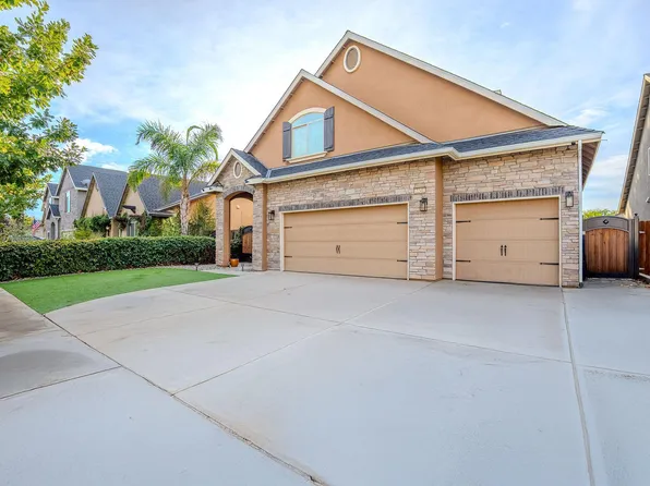 2241 N Sallee Court, Visalia, CA 93291