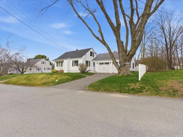 15 Grover Road, Cape Elizabeth, ME 04107