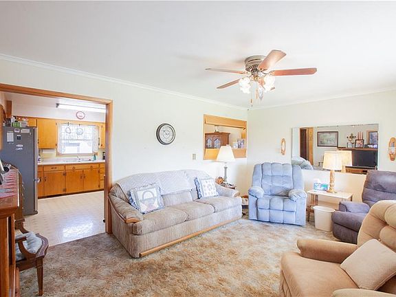 4th image of 915 W Buddy St