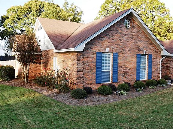 2nd image of 466 Saratoga Ln