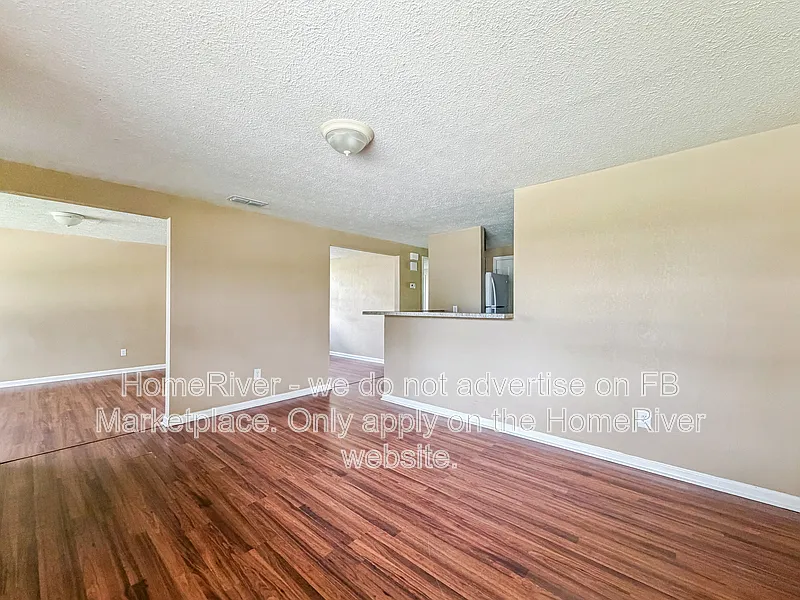 3 bed, 2.0 bath, 1274 sqft, $1,375 — Photo 4