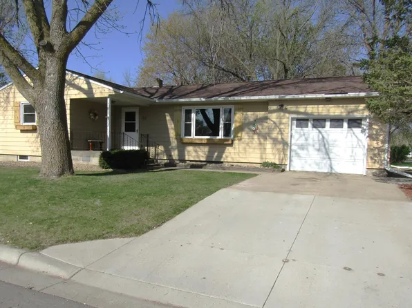 318 3rd St, Dawson, MN 56232