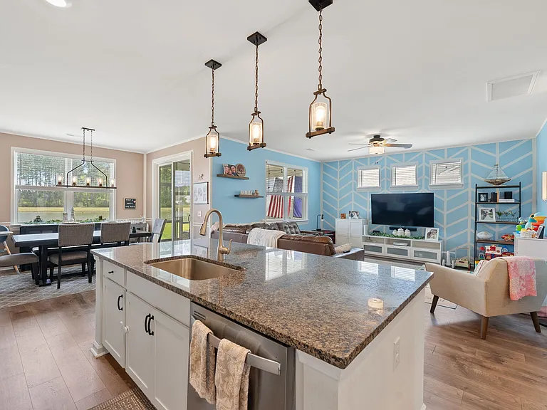 173 Greenwich Dr — Photo 16