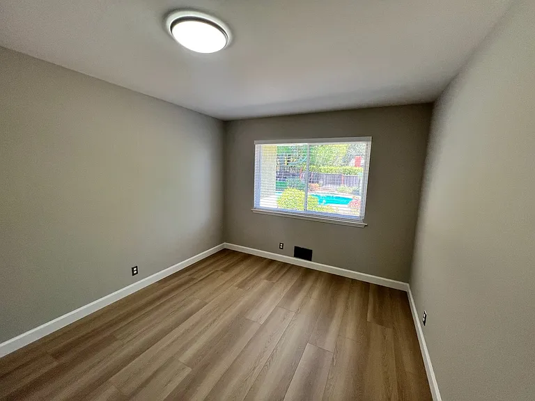 20607 Russell Ln — Photo 15