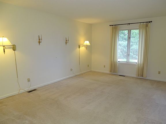 5th image of 4531 N Wheeling Ave