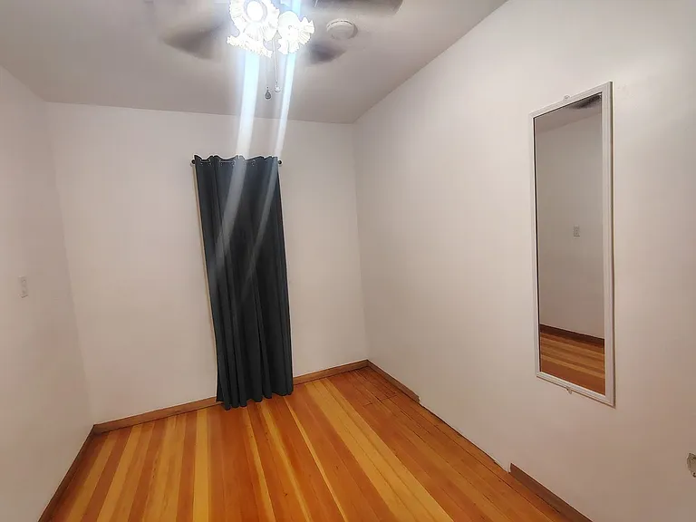 2568 E Seneca St — Photo 17