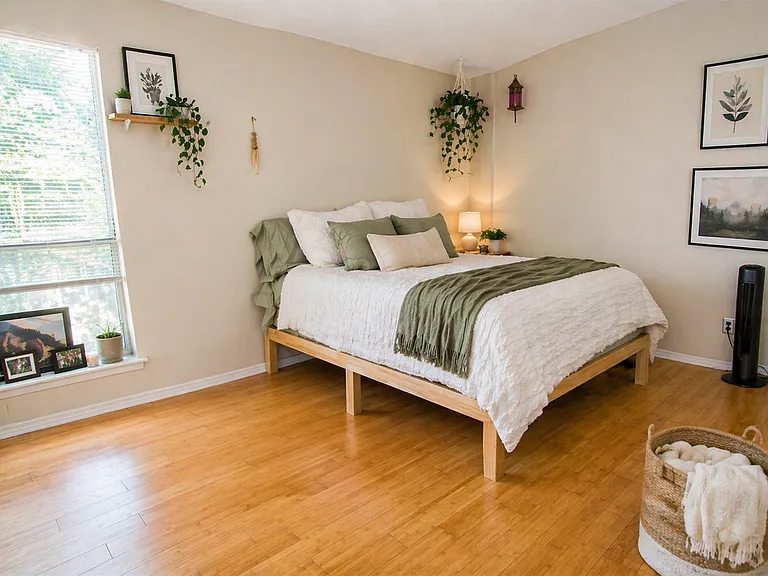 202 E 45th St #203 — Photo 6