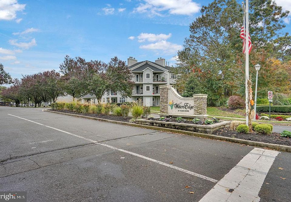 1st image of 1112 Waters Edge Dr #12B