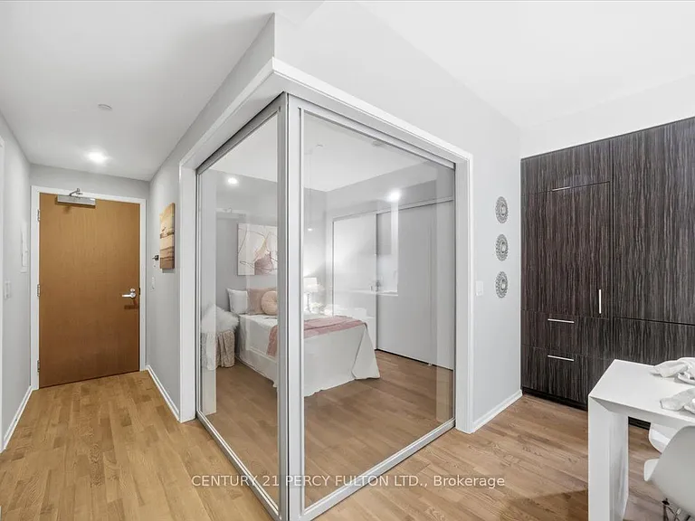 1 Bloor St E #313 — Photo 5
