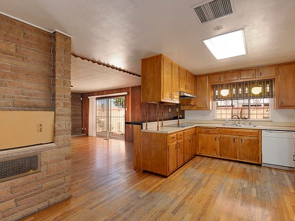 2nd image of 415 La Veta Dr NE