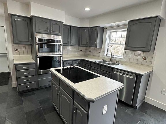 5th image of 85 Bacon Dr