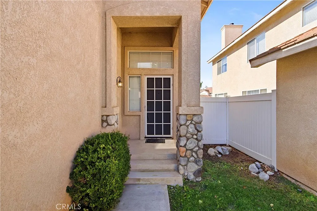 3 bed, 2.5 bath, 1357 sqft, $3,200 — Photo 3