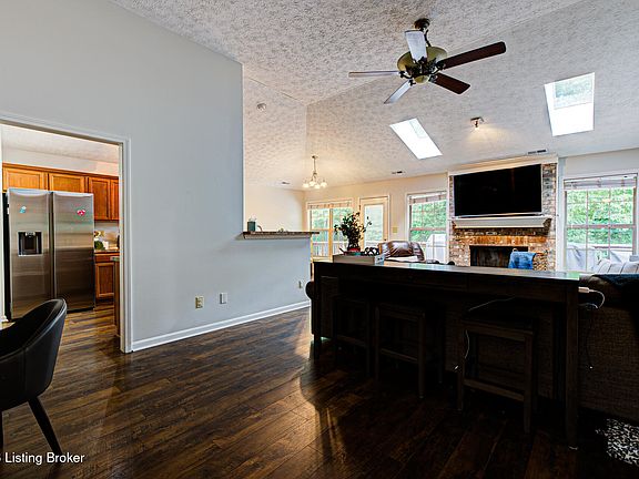 3rd image of 8915 Eli Dr