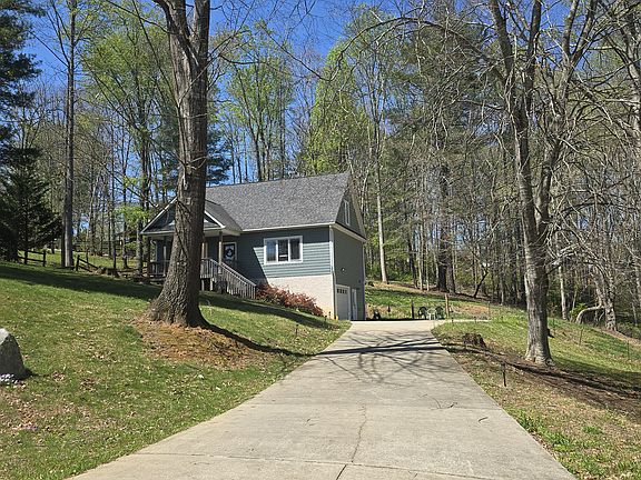 2nd image of 225 Breton Ridge Rd #B