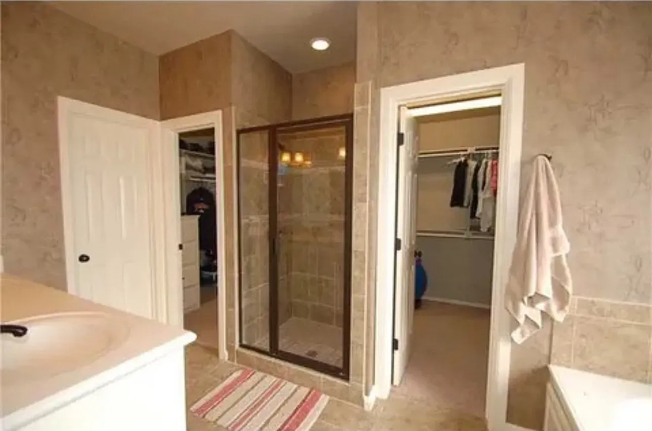 4 bed, 3032 sqft, $4,000 — Photo 4