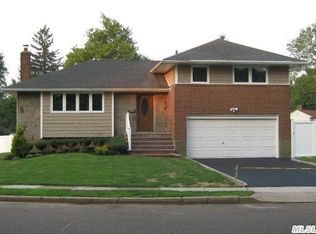 5 Drury Ln, Syosset, NY 11791